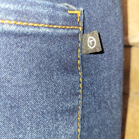 Tahari Charlotte Double Button Skinny Night Sky Wash Jeans 12/31 EUC - Picture 8 of 10